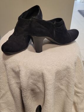 Mootsies Tootsies Black Suede Ankle Booties with Side Zip